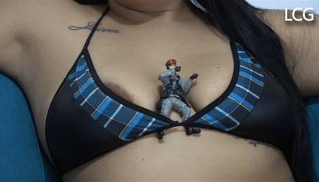 Gisela And Lily Enjoy With Soldier