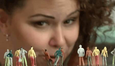 Giantess Bailey Paige Smothers & Devours Group Of Shrunken Tinies (SD 720p WMV)