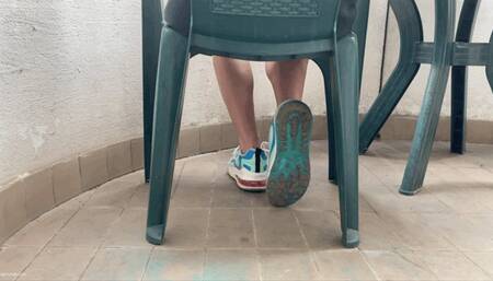 TWO GIRLS IN STINKY NIKE SNEAKERS SHOEPLAY UNDER THE CHAIR (LONG VERSION) - MOV HD