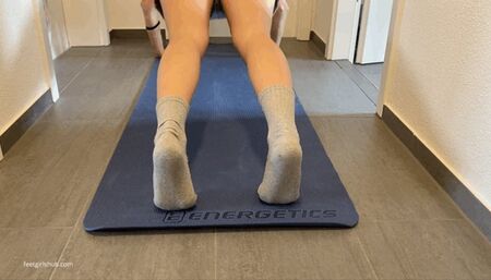 HIDDEN CAM IN A GYM FEET IN SWEATY SOCKS WORKOUT - MOV HD