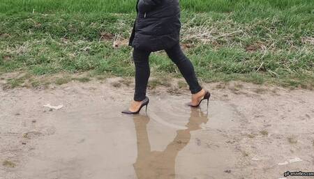 My shoes are too big_ I lose my Louboutin High Heels in the mud wmv 1280 x 720
