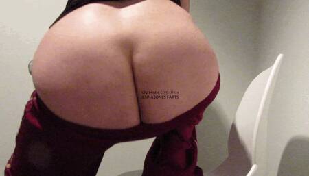 5 farts at the health club from this big gassy booty