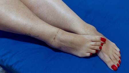 Juliette_RJ SEXY Feet Moisturizing Tease - FOR MOBILE DEVICES USERS - JOI - FEMALE ORGASM - LOTION SOUNDS - LONG TOENAILS - JOI MOVES - HIGHLY ARCHED FEET - RED NAILS - SOLES - FEMALE ORGASM