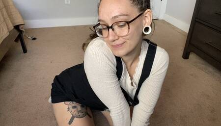 Lil stepsis isn’t wearing panties