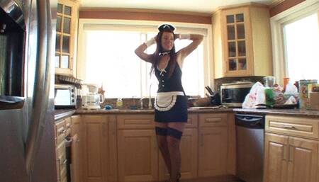 Dude removes slut's white panties and gives her deep penetration in living room