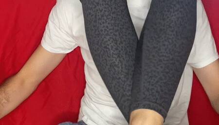 I want a foot massage during I squeeze him tightly