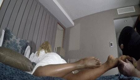 She only wants you for your tongue - Full Clip