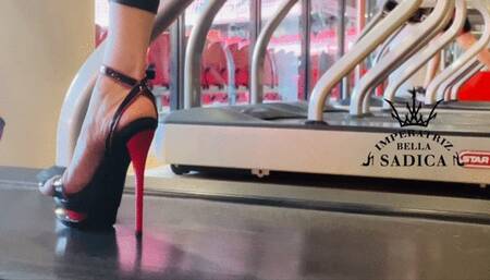 High-heels platform parade on the treadmill