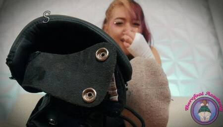 Stinky Sole Smothering! MOV