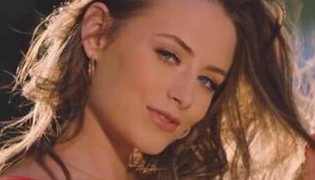 she found the perfect place to get gaped by her boss