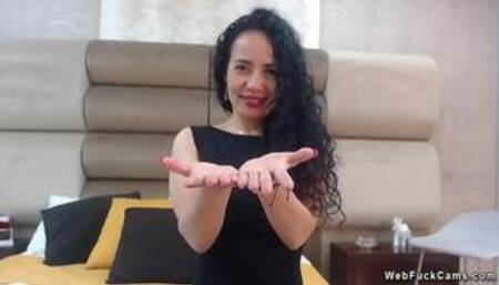 Amateur mature Latina lady shows body on webcam