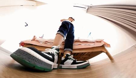 ZUOYI Sneakers vs Dwarves 360VR