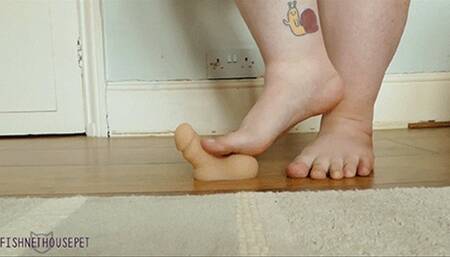 Squashing Cock With BBW Feet