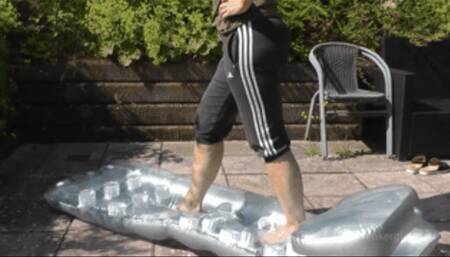 Sneaker-Girl Akira - Air Mattress Crush