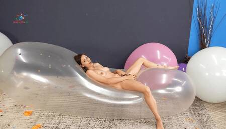 Madi M Pops Balloons-Masturbates on MOAB 4K (3840x2160)