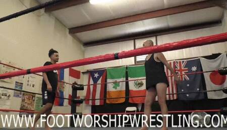 Texas Toe sucker worshiping NYCFEET in Foot Worship Wrestling