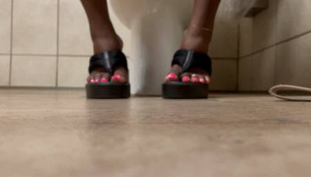 Foot Peeper Enjoys Irresistible’s Feet