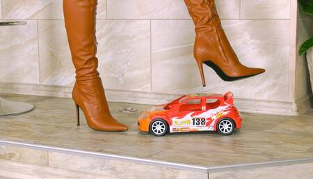 luj22 Scarlett destroys a big car (mp4-FHD)