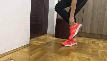 STINKY SMELLY FEET WITH FUNGUS AFTER GYM FROM WEARING BORROWED SOCKS - MP4 Mobile Version