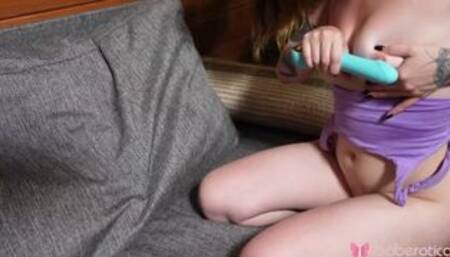 Solo girl Sonya Blake loves to use sex toys on her pussy in 4K.