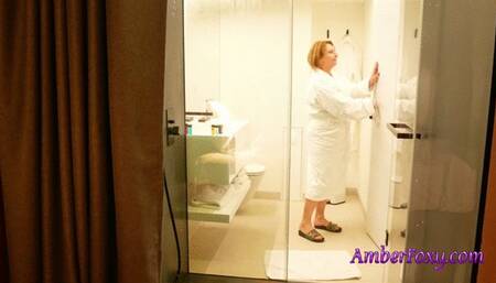 Masturbating in the restroom while being sexy