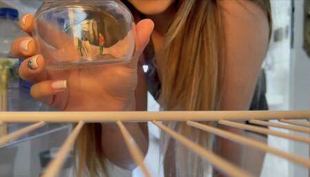 Fun day for the giant woman (MP4-HD 1080p)