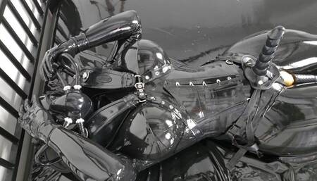 IN BBK & SMELLBAG TO ORGASM