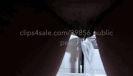 PUBLIC PUSSY PEEING FOR THE WORLD