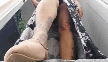 Avi Pt2 Giantess unaware pointy flat shoes toe tapping shoeplay