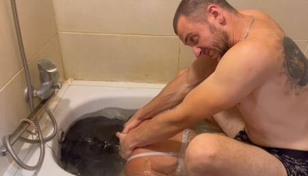 A mermaid's adventure in the bathtub!!!!!!