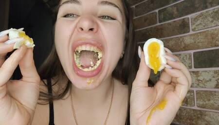 Devouring monster eggs!!