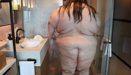 BHM WASHES HIS SSBBW FRIEND