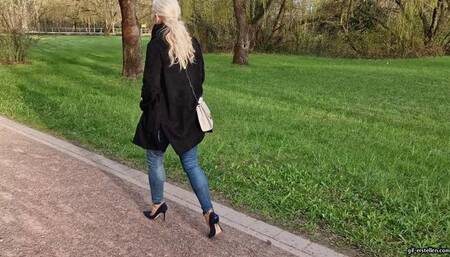 Thief steals my shoe and my pantyhose gets dirty wmv 1280 x 720