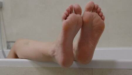 Wrinkle Soles Of Veronica In A Bath - HD 1920x1080