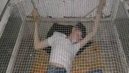 Boy in a cage WMV(1280*720)HD