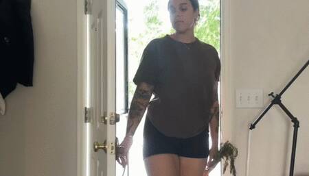 Vore POV - Unaware Giantess eats Yummy Carrots