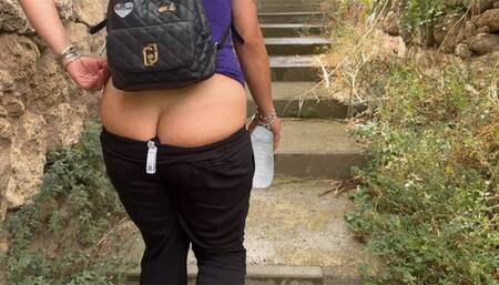 Public buttcrack in leggings