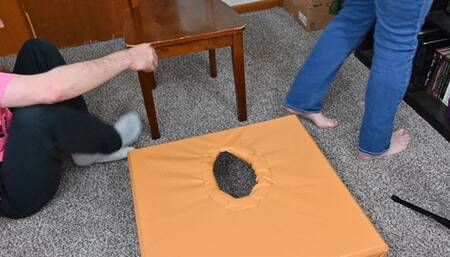 Foot worship in a box by Lola (4k)