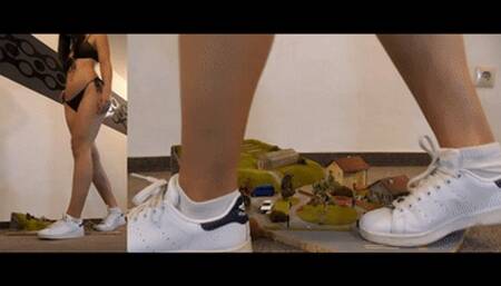 Melina, Crushing: Attack of the 500 Foot Woman