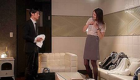 [ipx-945] A Business Trip Destination Had A Record Heavy Rain Downpour And Suddenly I Was Sharing A Room With A Virgin Subordinate Attacked By A Subordinate Who Was Excited By The Rain 9 Kanami Mai Scene 1 P1