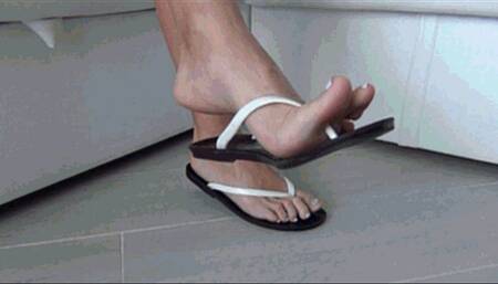 Sexy DANGLING in FLIPFLOPs 2a