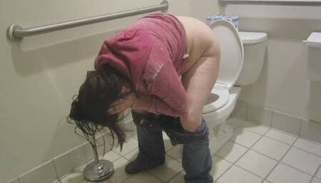 ANNIE LOVES TO PEE IN PUBLIC