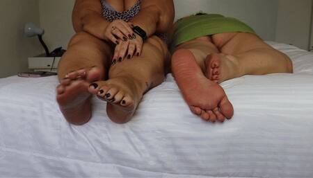Doce Amaran and Juliette_RJ on a provocative Foot domination in bed - FOR MOBILE DEVICES USERS - FARTING FETISH - LONG TOENAILS - PURPLE C4S CELEBRATION - DOLCE & JULIETTE - BBW QUEENS