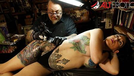 Marie Bossette gets a painful tattoo on her leg