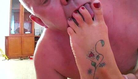 Suck all the cheese from between my feet slug boy - Mistress Amber Leigh & Slug - HD MP4 Clip