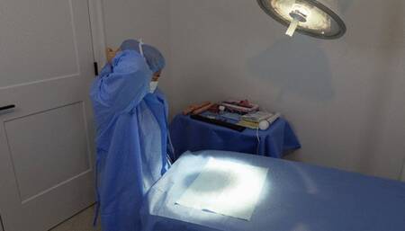 Dr Jess wears surgical PPE to give her patient a firm spanking and stretch his asshole