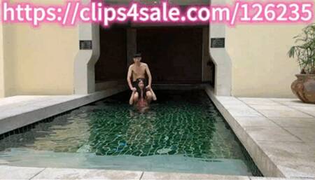 CR148_Sexy bikini goddess lifts me in the water