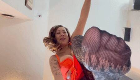 NINAS STINKY FISHNET TRAMPLE