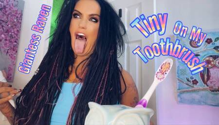 GIANTESS RAVEN FINDS TINY ON HER TOOTHBRUSH