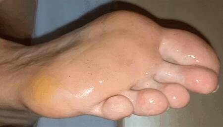 Eva - Licking the dirt from under her smelly toenails, covering them with cum and licking it up (4K)